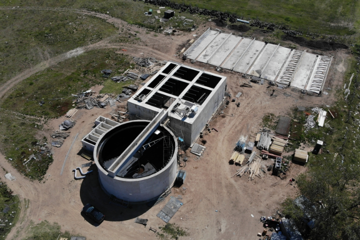 La provincia invertirá más de $1.200 millones para ampliar el sistema de desagües cloacales en Tostado